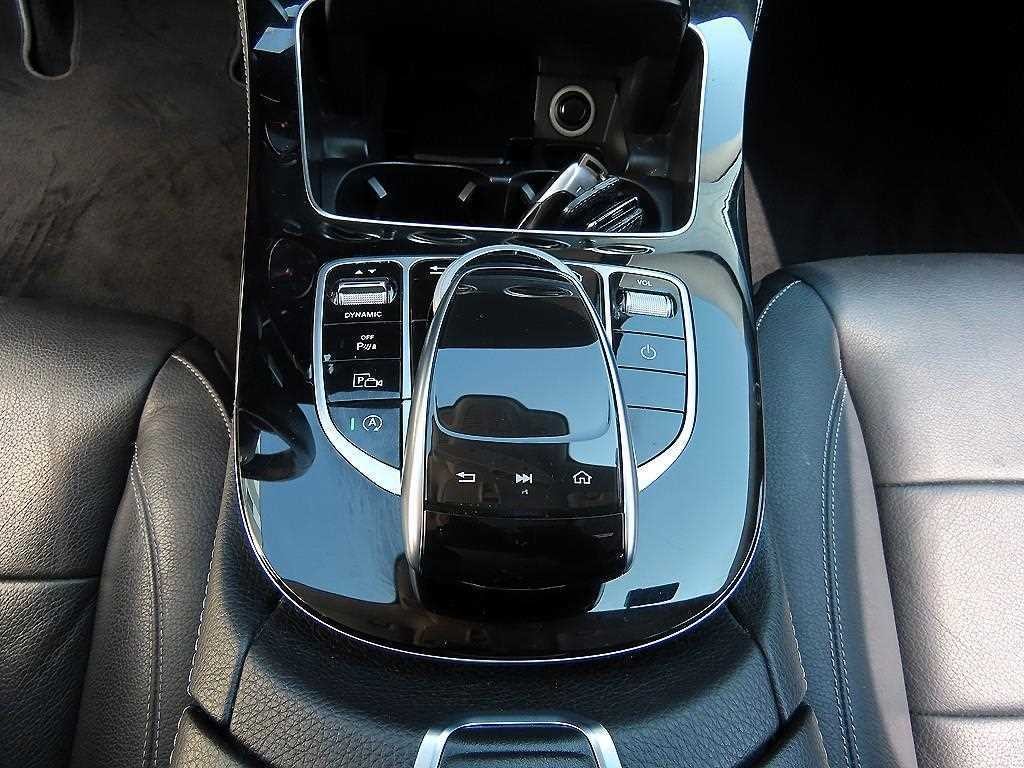 벤츠 E 클래스 E-클래스 W213 E220d 아방가르드 이미지 14