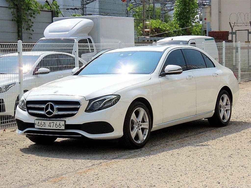 벤츠 E 클래스 E-클래스 W213 E220d 아방가르드 이미지 3