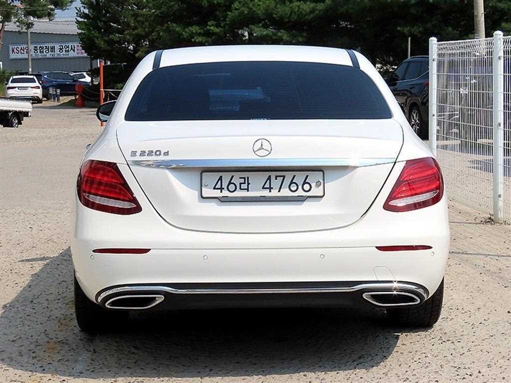 벤츠 E 클래스 E-클래스 W213 E220d 아방가르드 이미지 5