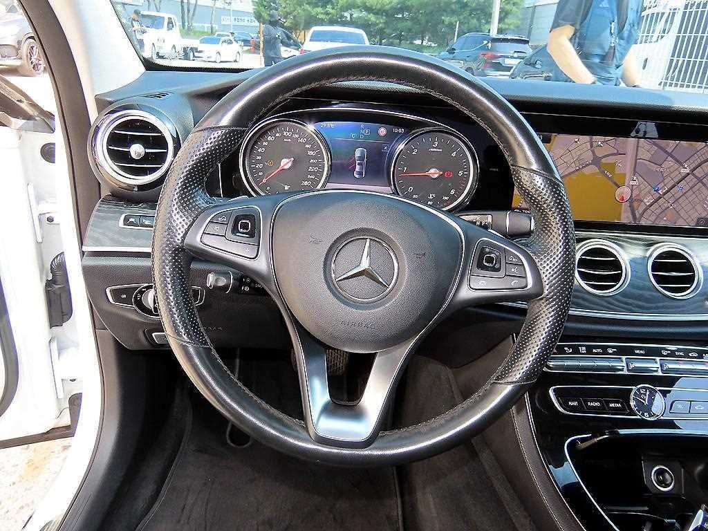 벤츠 E 클래스 E-클래스 W213 E220d 아방가르드 이미지 9