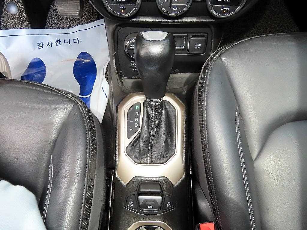 지프 레니게이드 2.0 디젤 리미티드 AWD 이미지 10