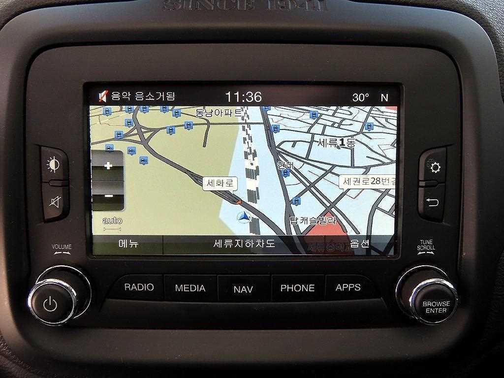지프 레니게이드 2.0 디젤 리미티드 AWD 이미지 13