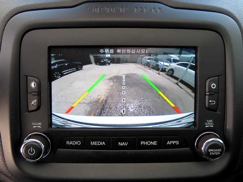 지프 레니게이드 2.0 디젤 리미티드 AWD 이미지 14
