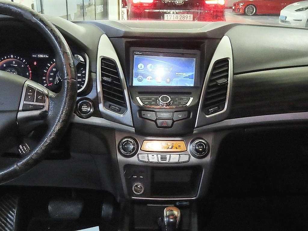 KG모빌리티(쌍용) 코란도 뉴코란도C 2WD 2.0 CVT 고급형 이미지 11