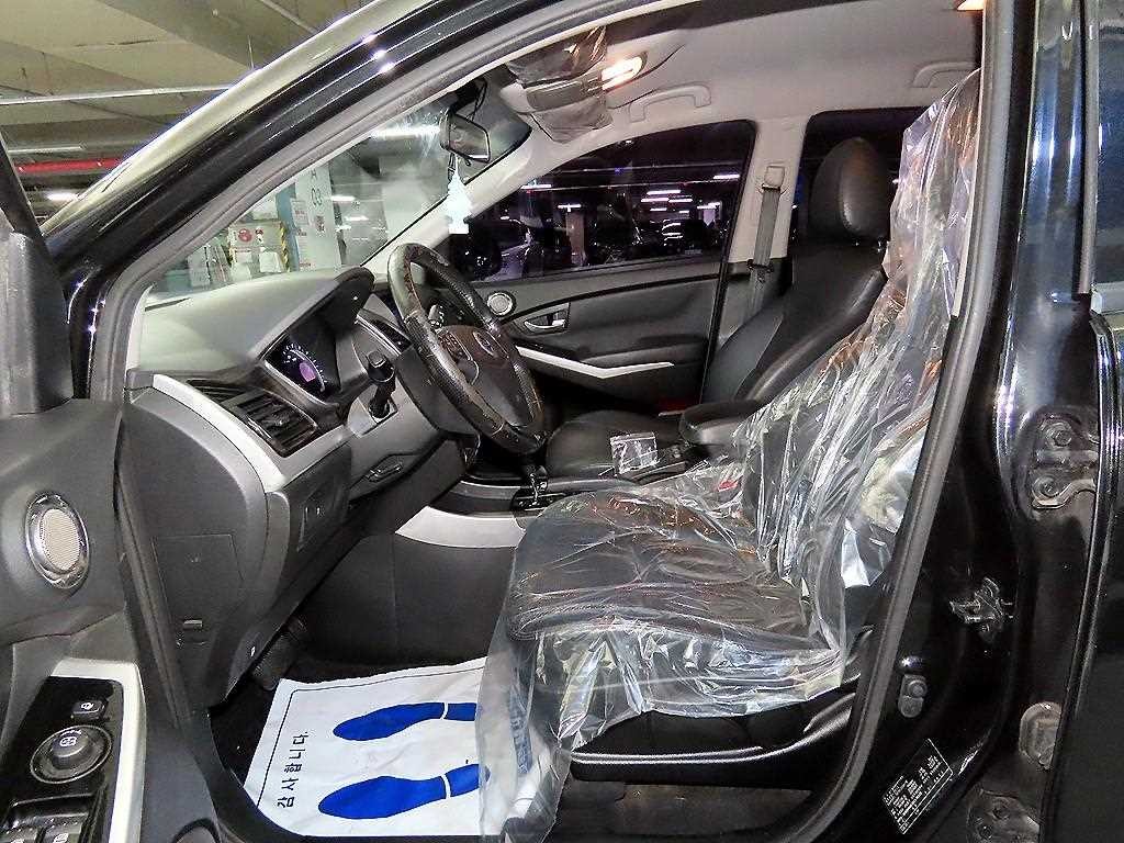 KG모빌리티(쌍용) 코란도 뉴코란도C 2WD 2.0 CVT 고급형 이미지 6