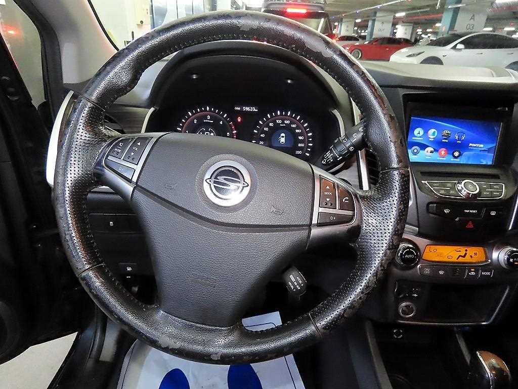 KG모빌리티(쌍용) 코란도 뉴코란도C 2WD 2.0 CVT 고급형 이미지 8