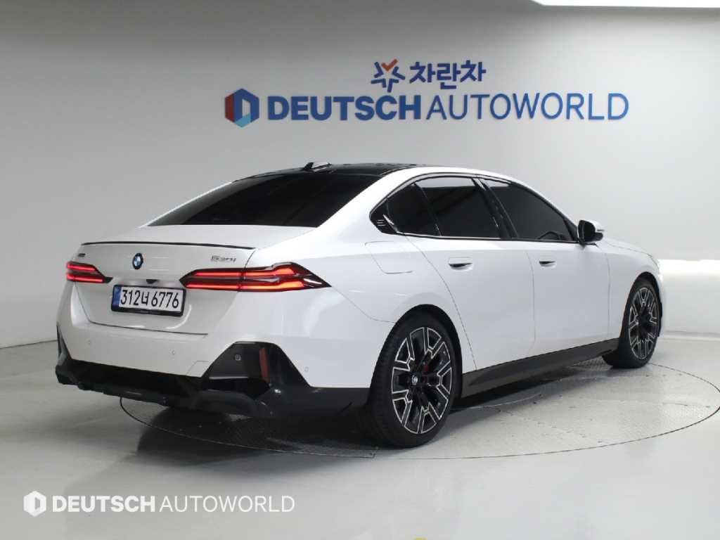 BMW 5시리즈 5시리즈 (G60) 530i xDrive M 스포츠 프로 스페셜 에디션 이미지 2