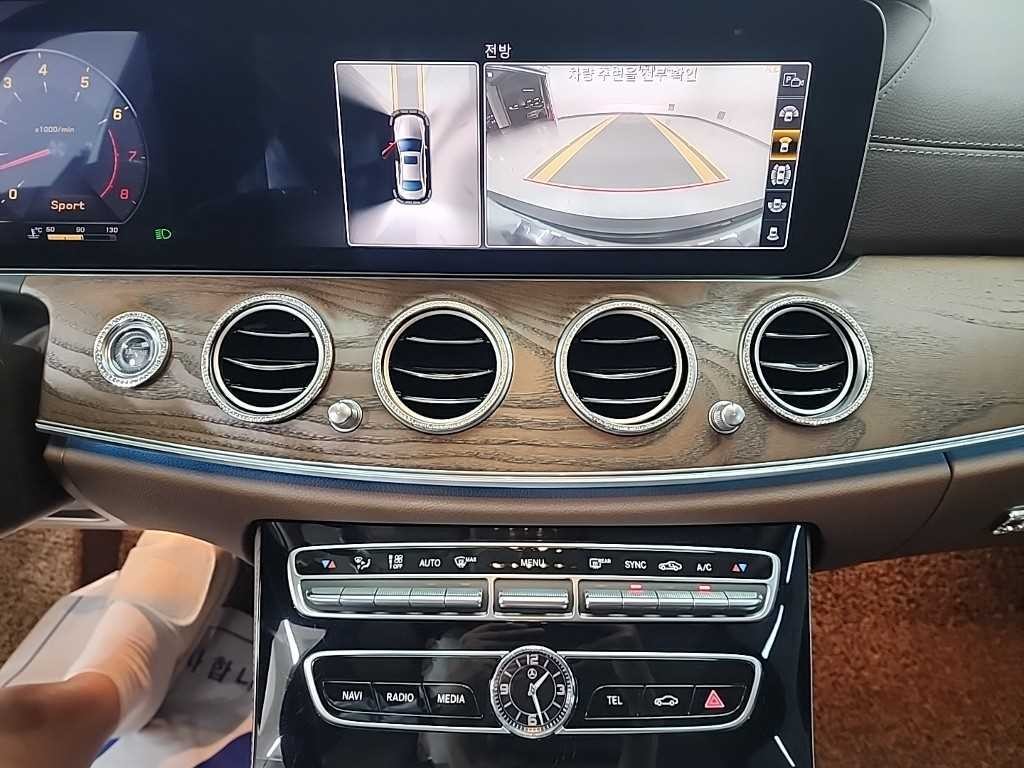 벤츠 E 클래스 E-클래스 W213 E300 4MATIC 익스클루시브 이미지 10