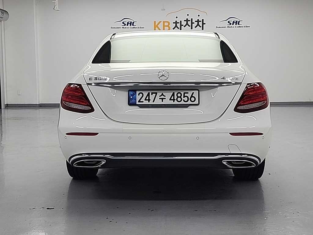 벤츠 E 클래스 E-클래스 W213 E300 4MATIC 익스클루시브 이미지 3