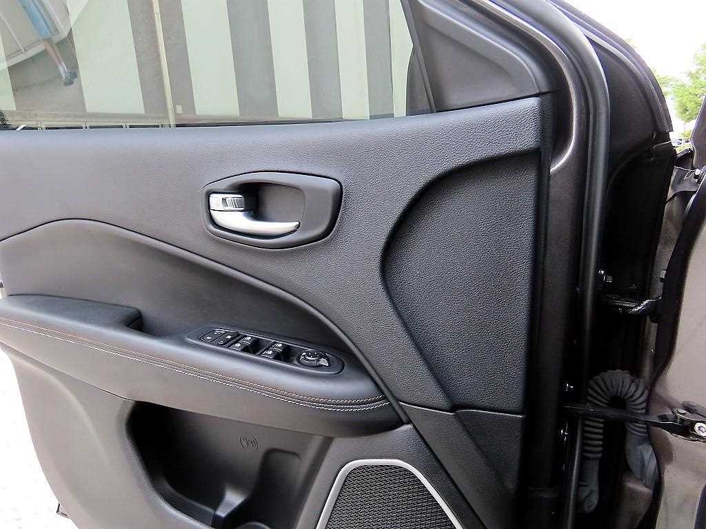 지프 컴패스 컴패스 2세대 2.4 AWD 론지튜드 이미지 11