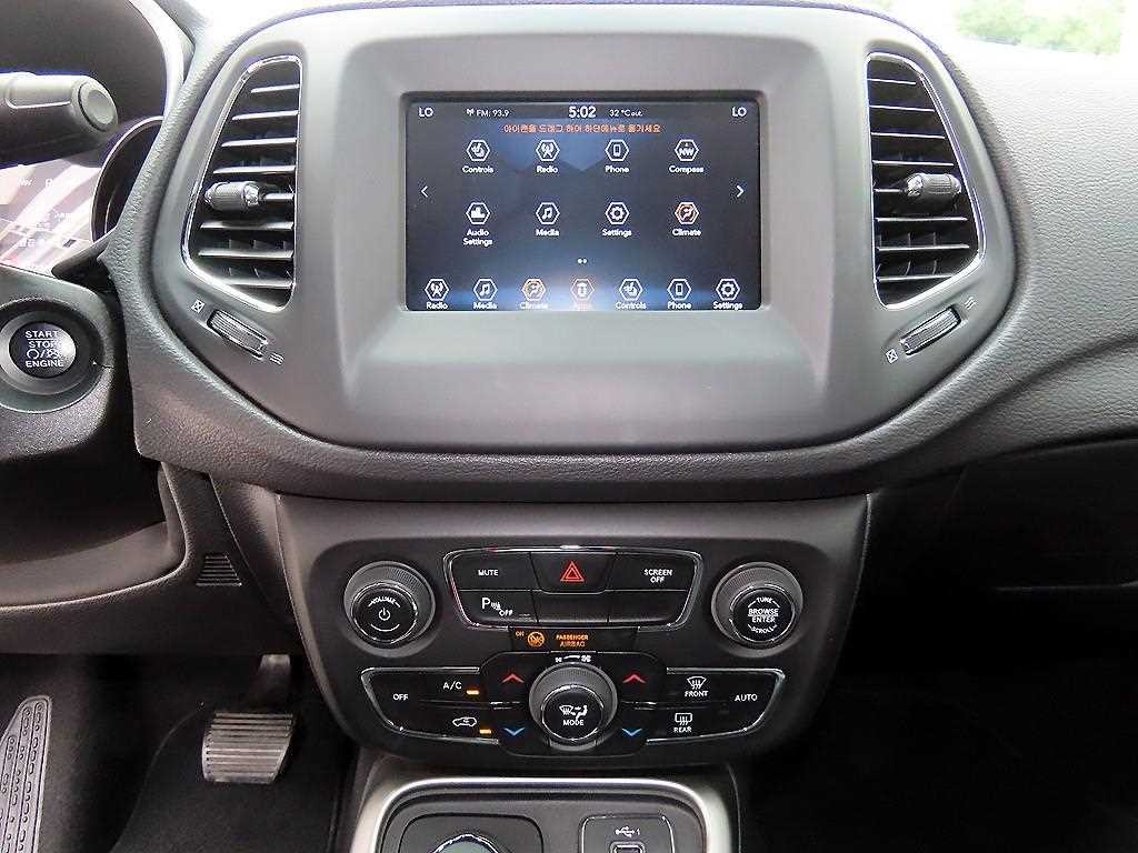 지프 컴패스 컴패스 2세대 2.4 AWD 론지튜드 이미지 12
