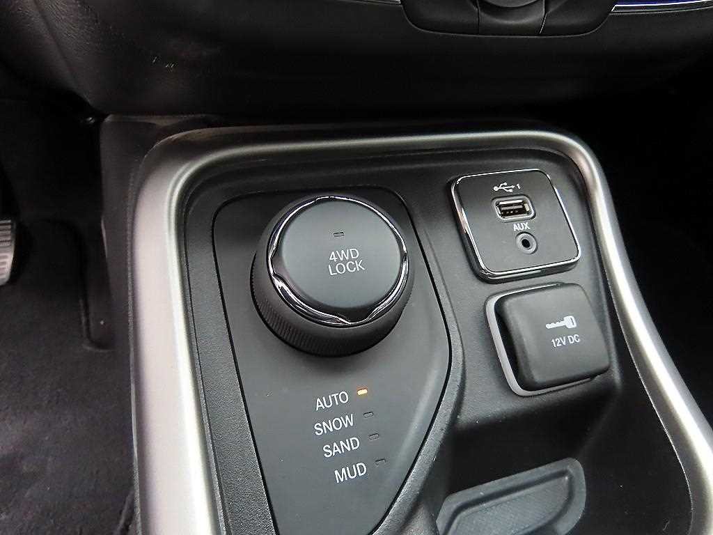 지프 컴패스 컴패스 2세대 2.4 AWD 론지튜드 이미지 13