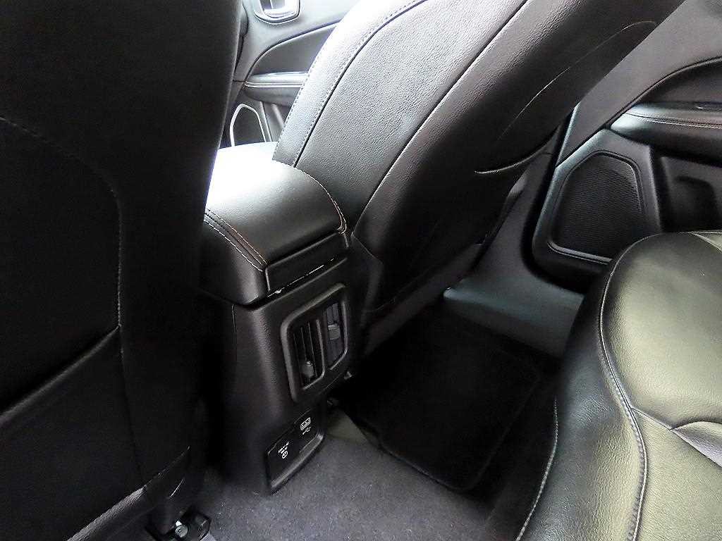 지프 컴패스 컴패스 2세대 2.4 AWD 론지튜드 이미지 15
