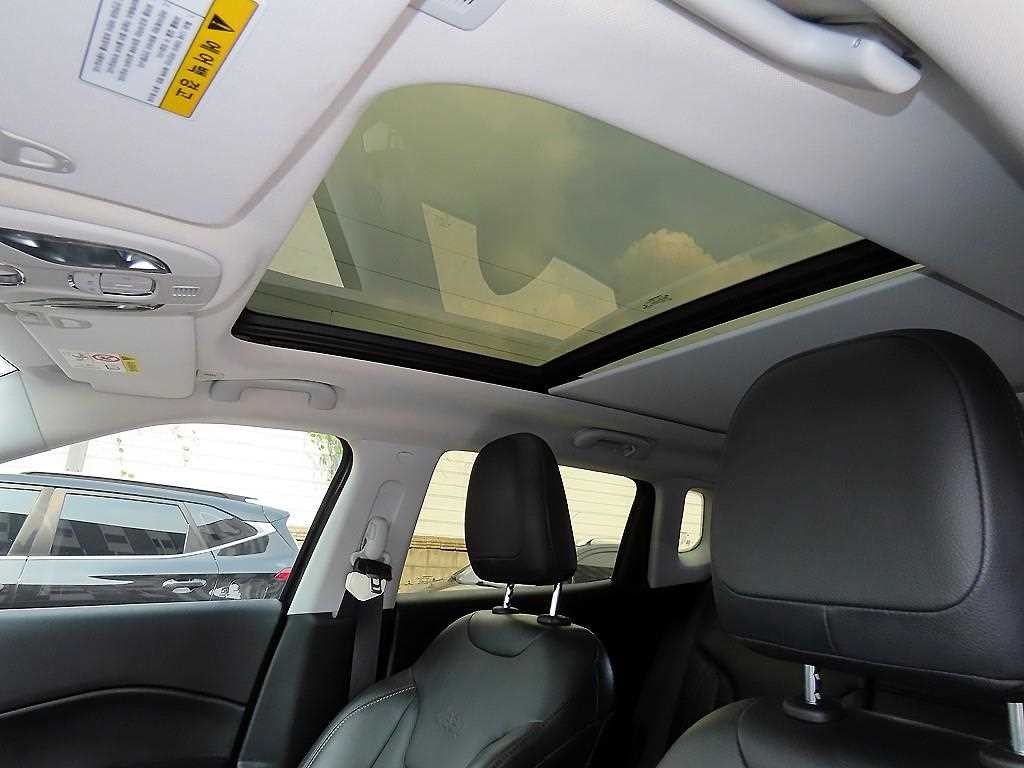 지프 컴패스 컴패스 2세대 2.4 AWD 론지튜드 이미지 16