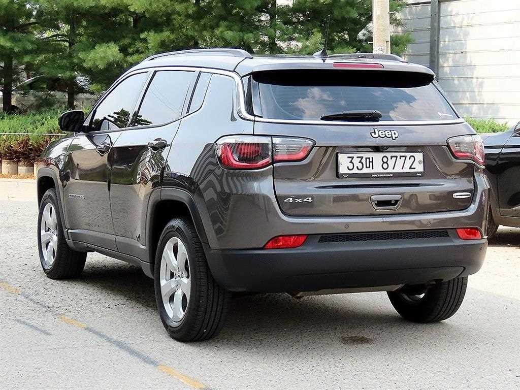 지프 컴패스 컴패스 2세대 2.4 AWD 론지튜드 이미지 3