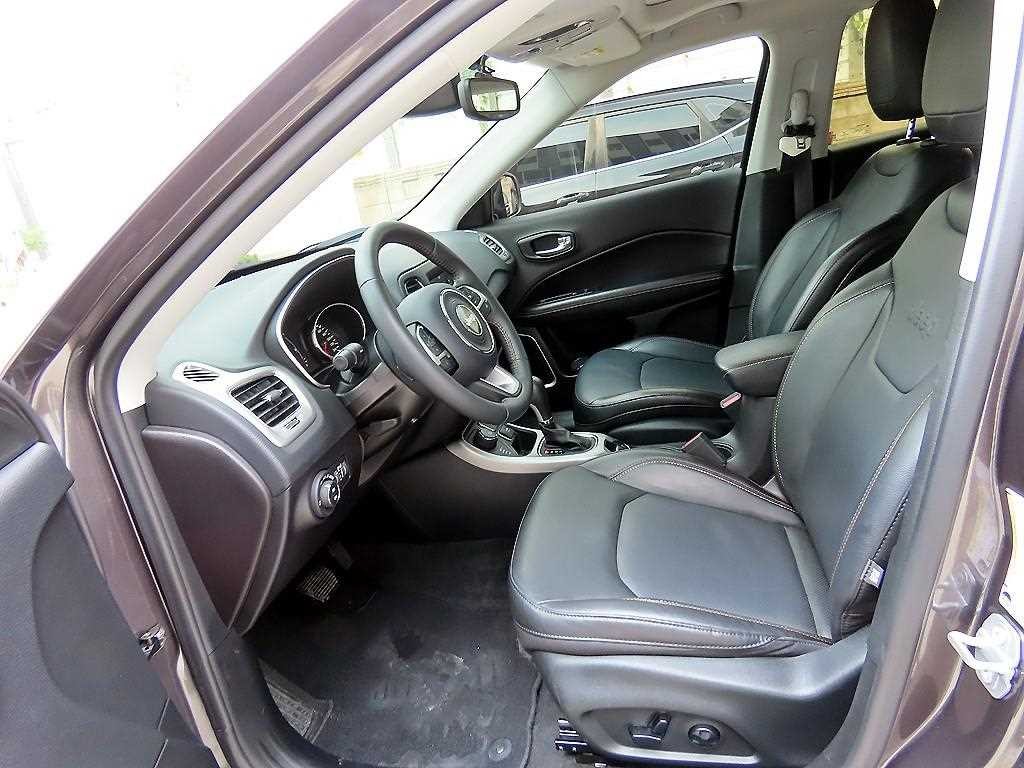 지프 컴패스 컴패스 2세대 2.4 AWD 론지튜드 이미지 5