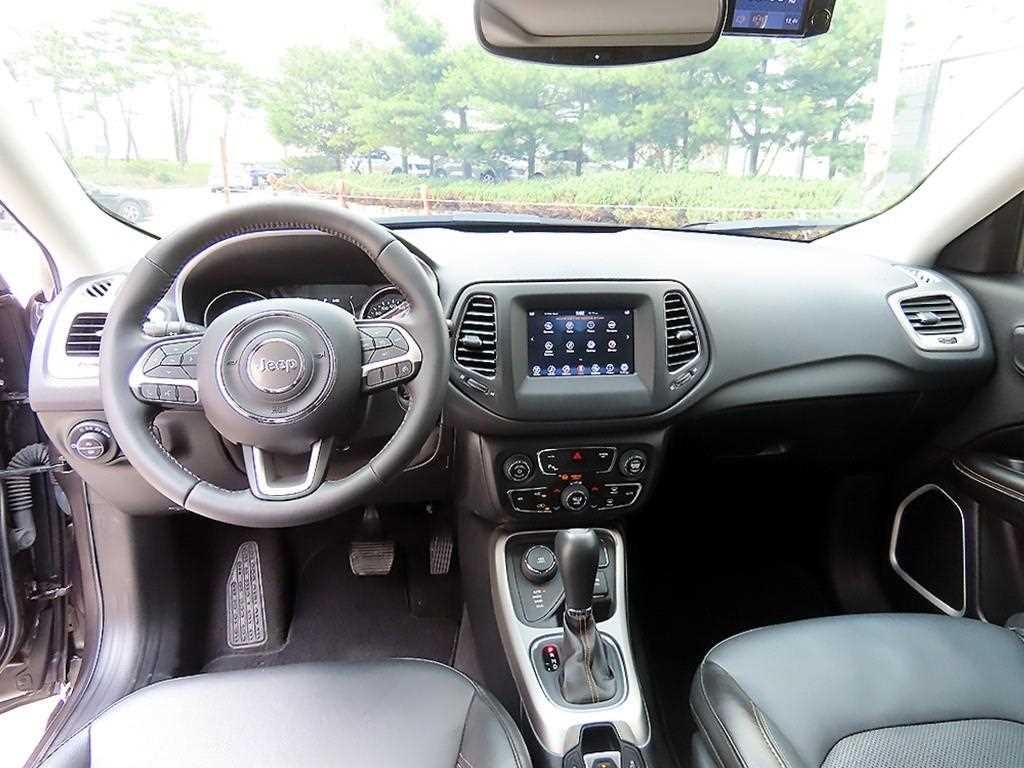 지프 컴패스 컴패스 2세대 2.4 AWD 론지튜드 이미지 7