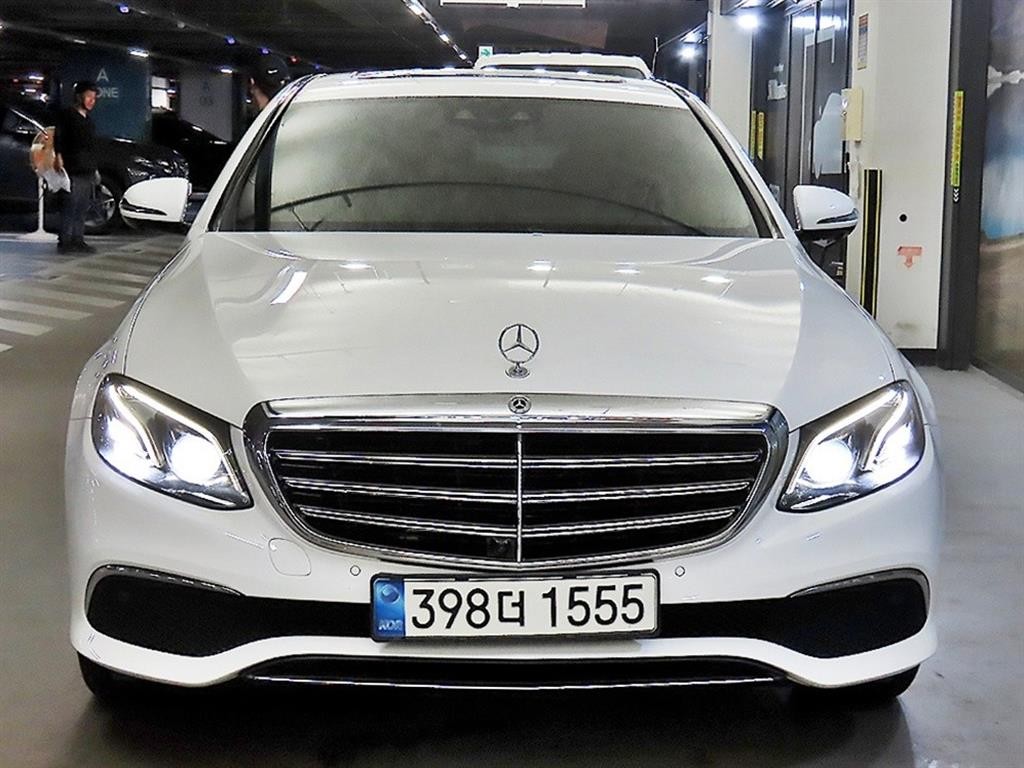 벤츠 E 클래스 E-클래스 W213 E300 익스클루시브 이미지 2