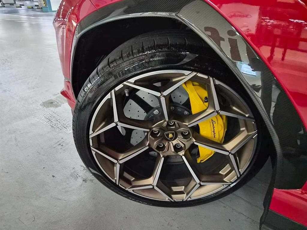 람보르기니 우루스 4.0 V8 퍼포만테 이미지 20