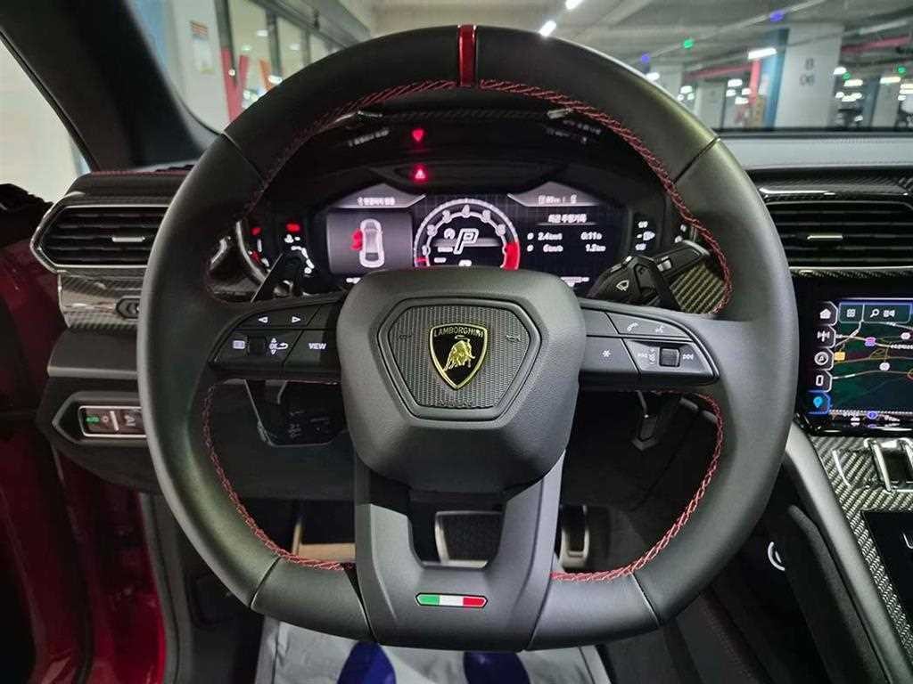 람보르기니 우루스 4.0 V8 퍼포만테 이미지 8