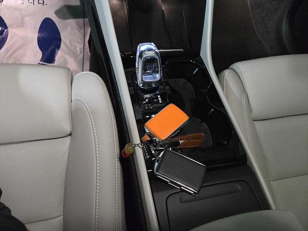 볼보 XC40 B4 AWD 얼티메이트 브라이트 이미지 11