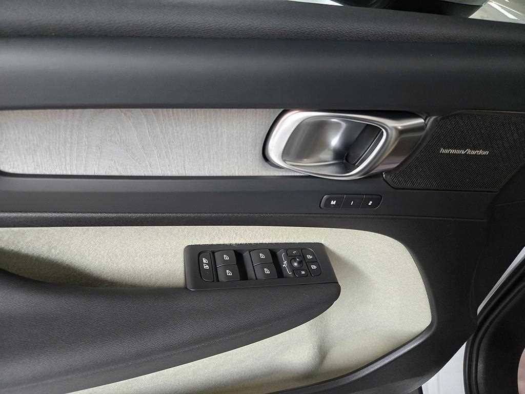 볼보 XC40 B4 AWD 얼티메이트 브라이트 이미지 12