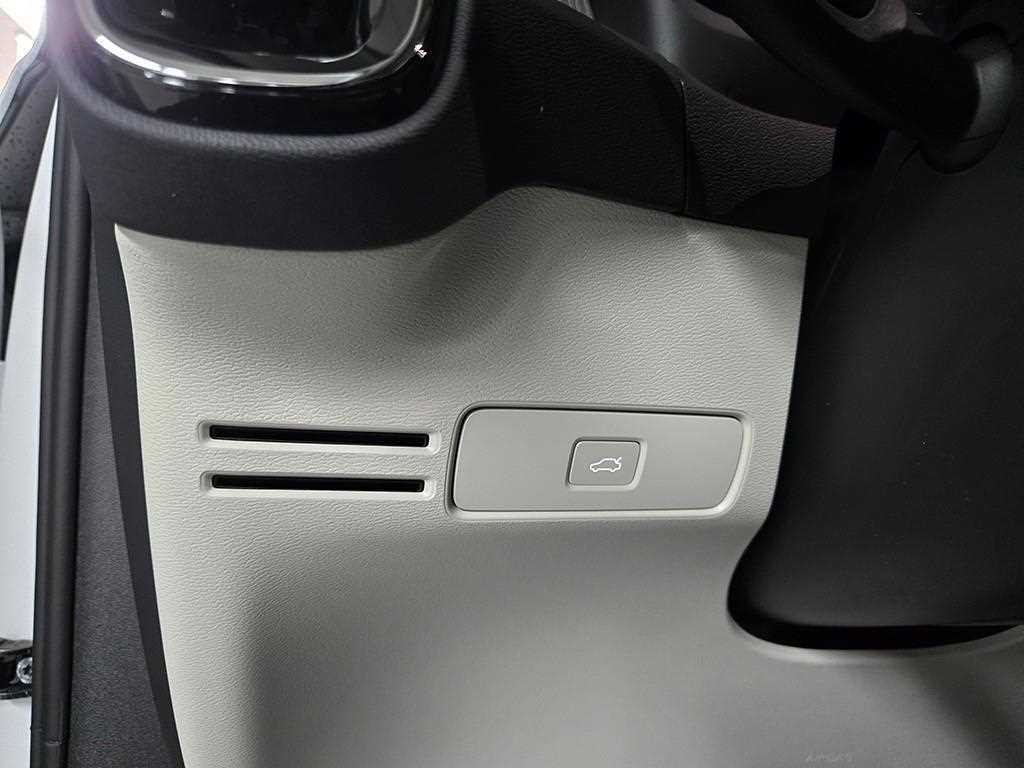 볼보 XC40 B4 AWD 얼티메이트 브라이트 이미지 13