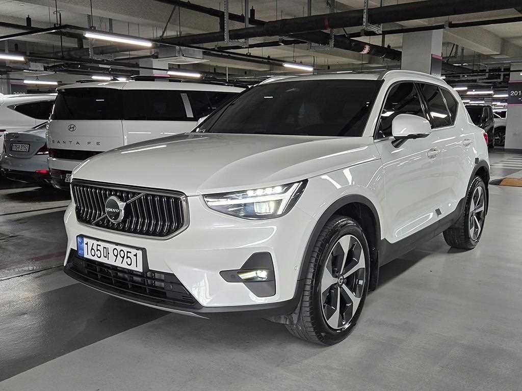볼보 XC40 B4 AWD 얼티메이트 브라이트 이미지 2