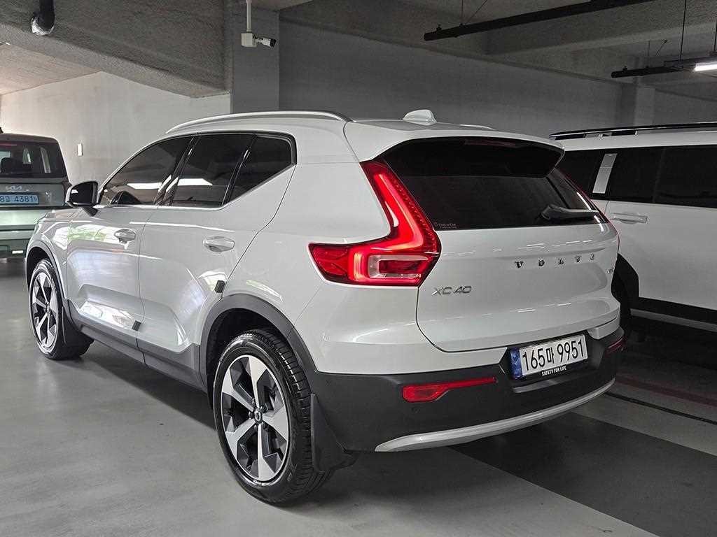 볼보 XC40 B4 AWD 얼티메이트 브라이트 이미지 3