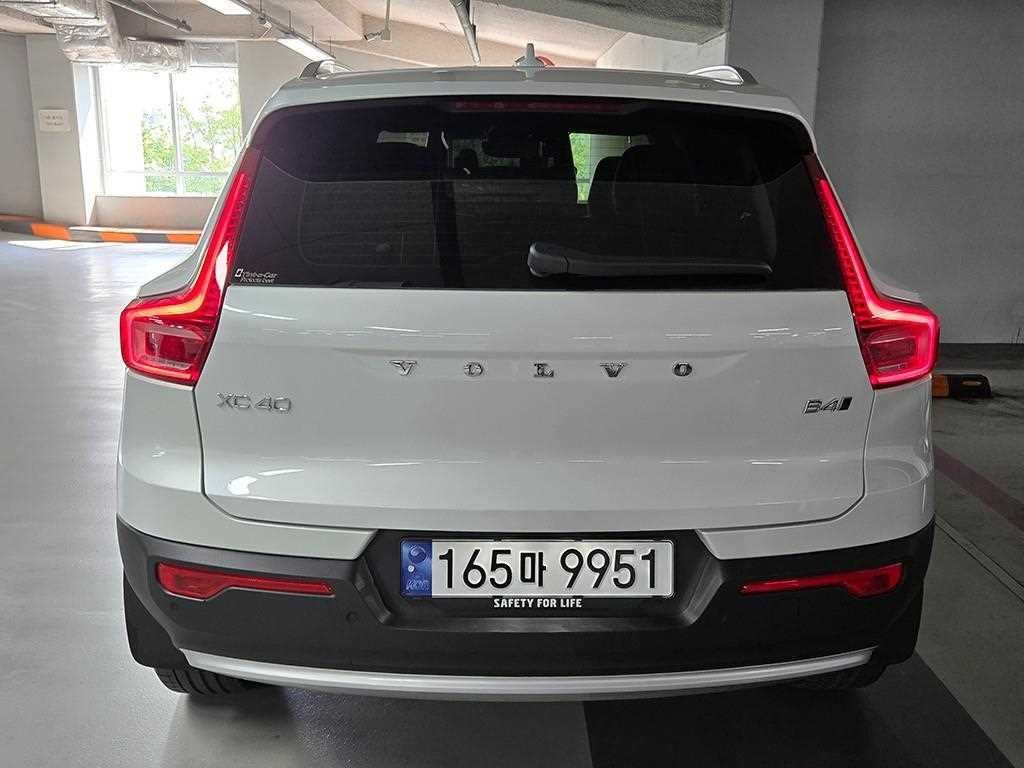 볼보 XC40 B4 AWD 얼티메이트 브라이트 이미지 4