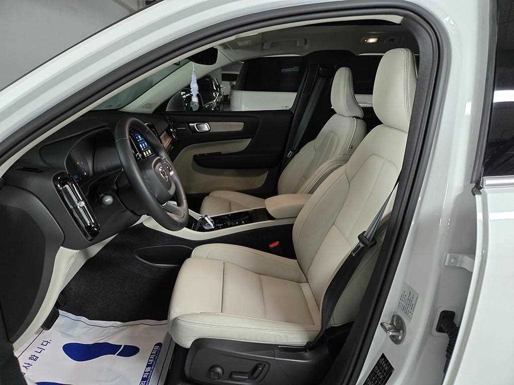 볼보 XC40 B4 AWD 얼티메이트 브라이트 이미지 5