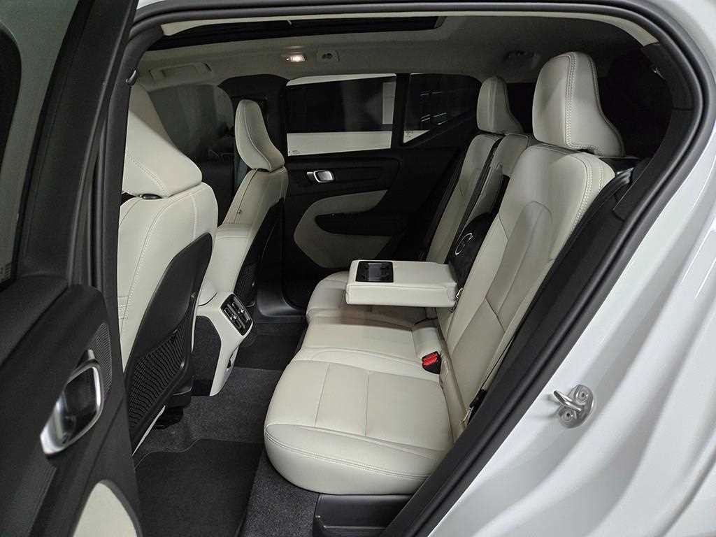 볼보 XC40 B4 AWD 얼티메이트 브라이트 이미지 6