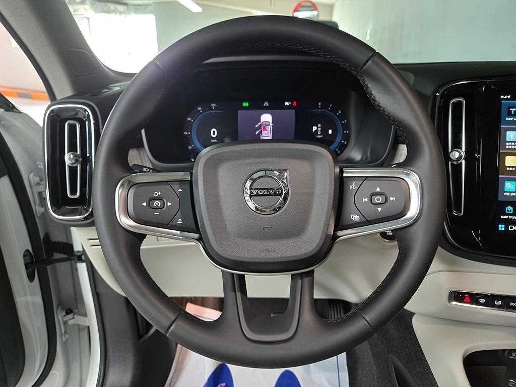볼보 XC40 B4 AWD 얼티메이트 브라이트 이미지 7
