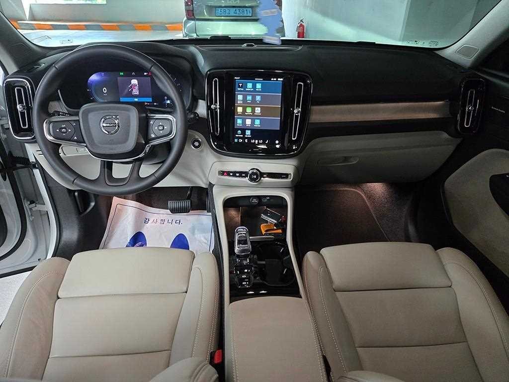 볼보 XC40 B4 AWD 얼티메이트 브라이트 이미지 9
