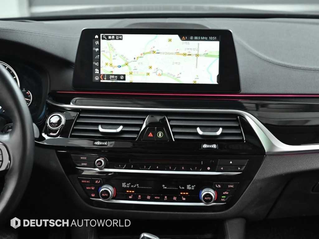 BMW 5시리즈 5시리즈 (G30) 520i 럭셔리 이미지 14