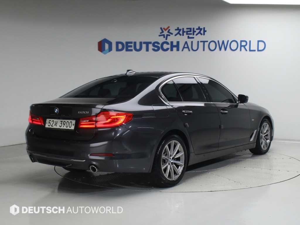 BMW 5시리즈 5시리즈 (G30) 520i 럭셔리 이미지 2