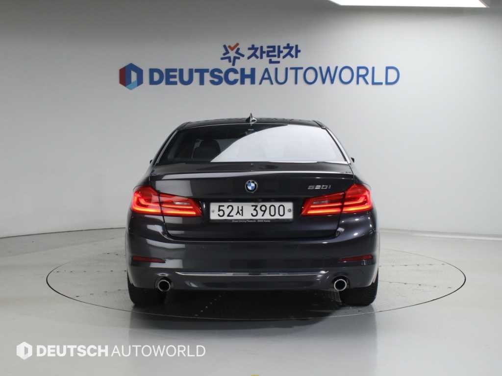 BMW 5시리즈 5시리즈 (G30) 520i 럭셔리 이미지 4