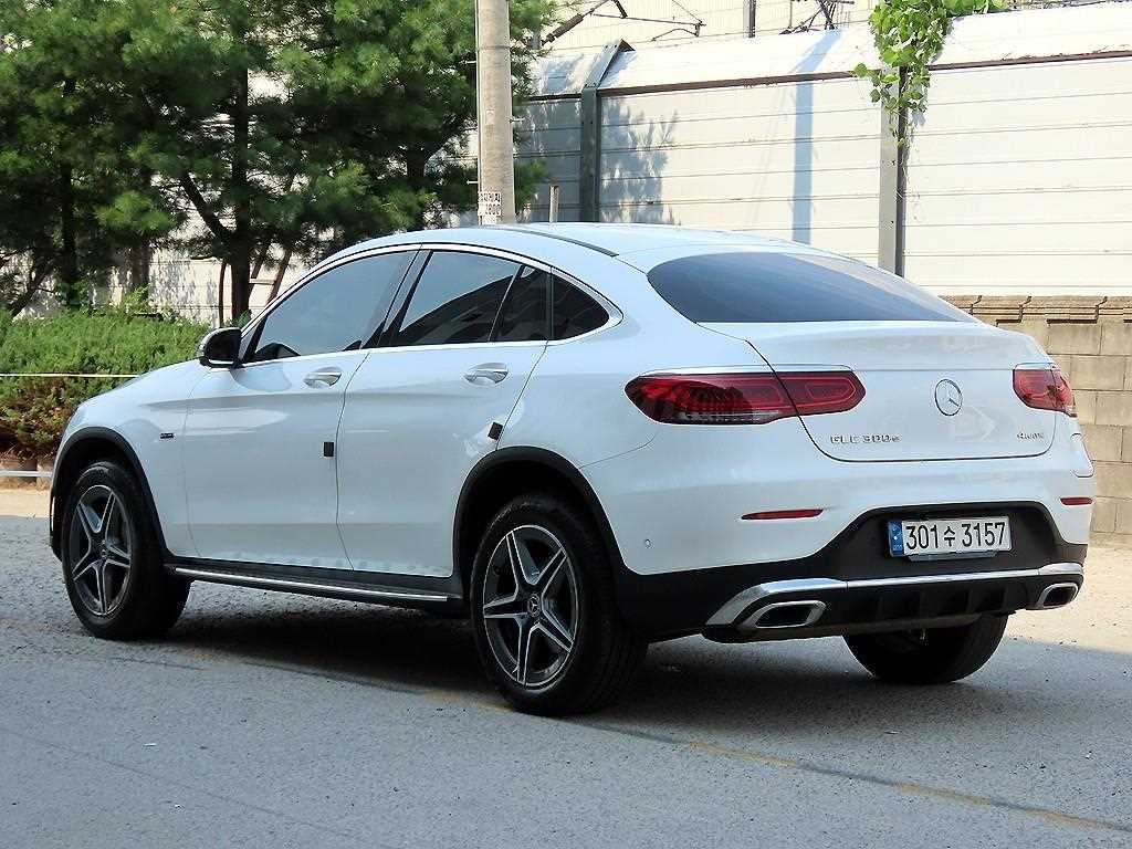 벤츠 GLC 클래스 GLC클래스 X253 GLC 300 e 4MATIC 쿠페 이미지 3