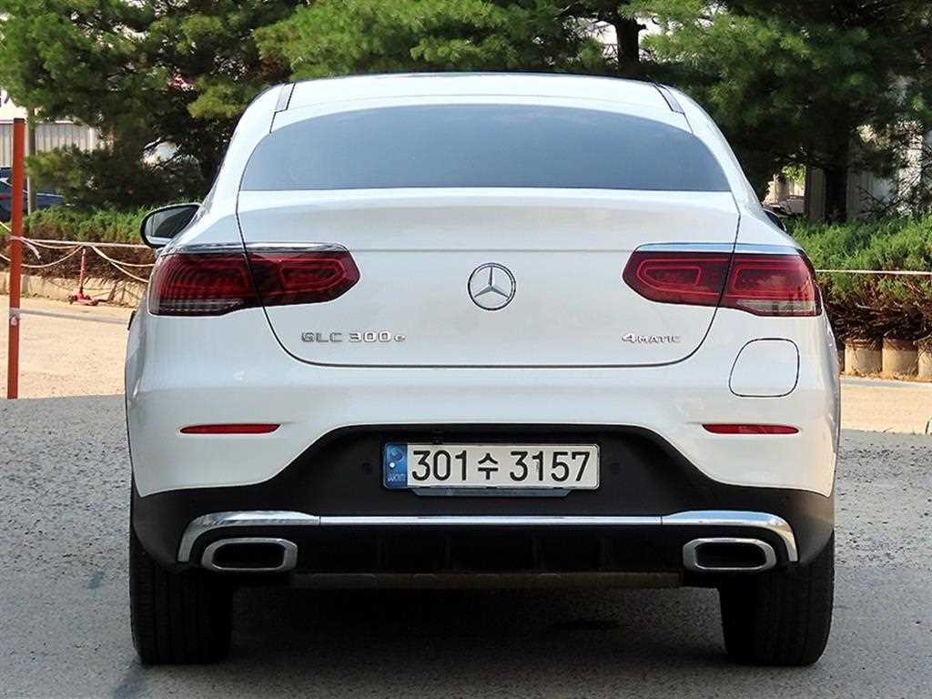 벤츠 GLC 클래스 GLC클래스 X253 GLC 300 e 4MATIC 쿠페 이미지 4