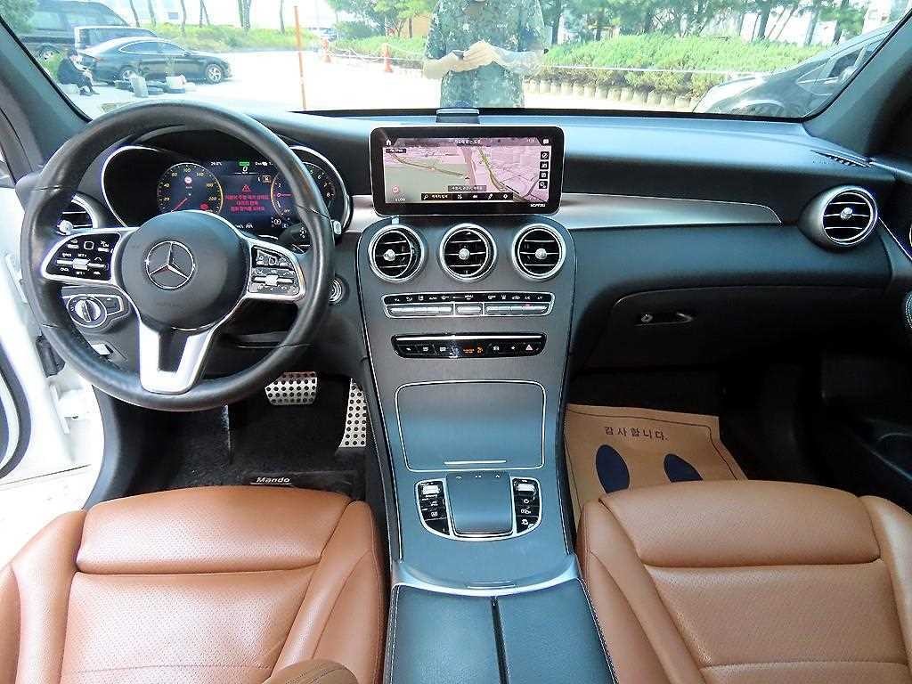 벤츠 GLC 클래스 GLC클래스 X253 GLC 300 e 4MATIC 쿠페 이미지 7