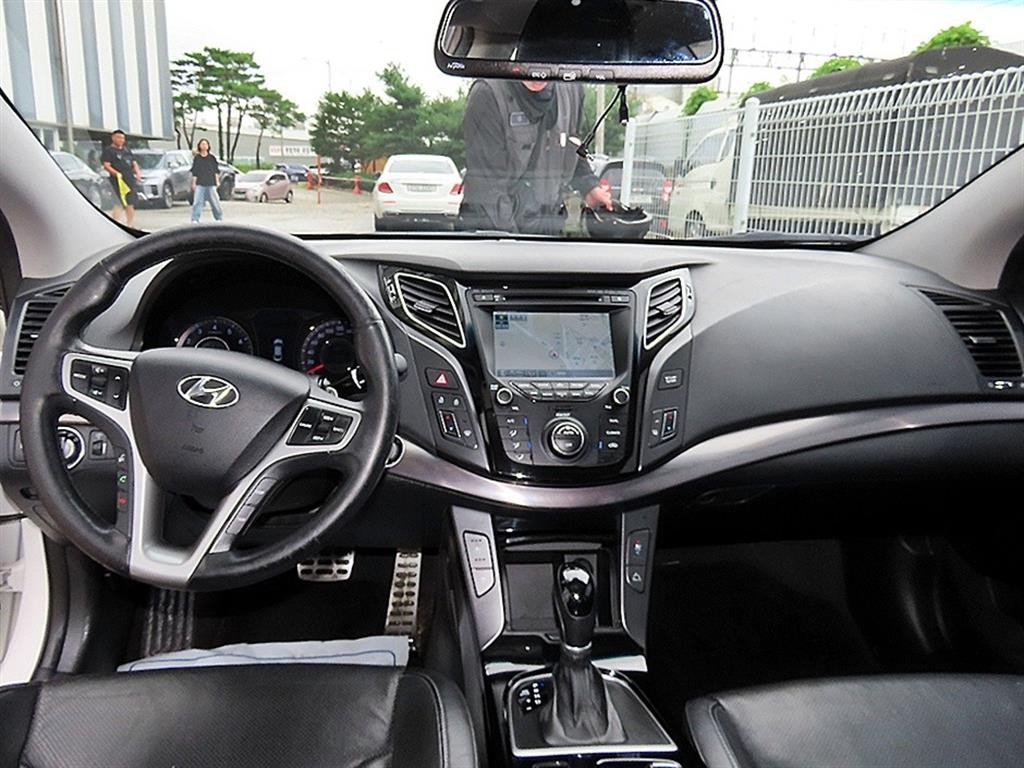 현대 i40 i40Saloon 2.0 GDI PREMIUM 이미지 7
