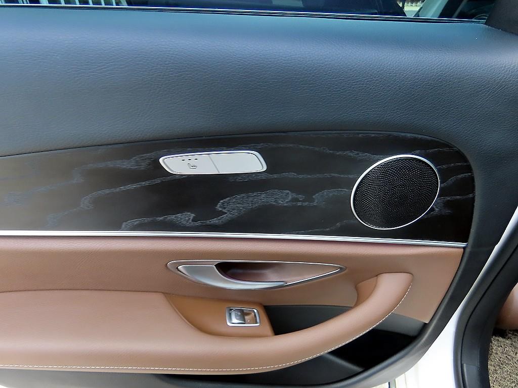 벤츠 E 클래스 E-클래스 W213 E300 4MATIC 아방가르드 이미지 15