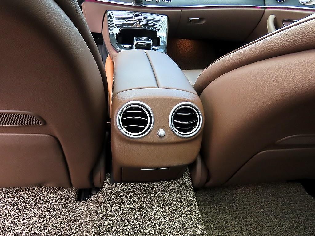 벤츠 E 클래스 E-클래스 W213 E300 4MATIC 아방가르드 이미지 16