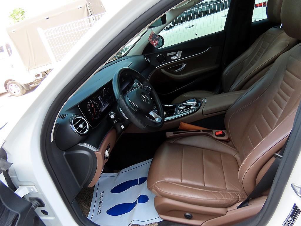 벤츠 E 클래스 E-클래스 W213 E300 4MATIC 아방가르드 이미지 5
