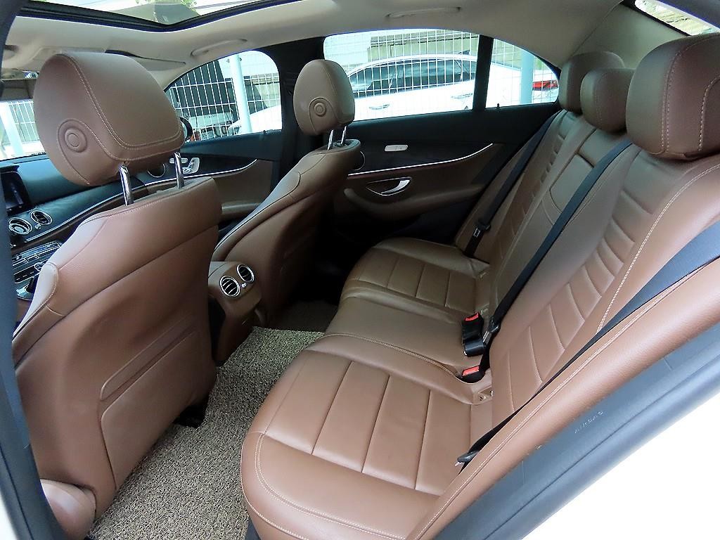 벤츠 E 클래스 E-클래스 W213 E300 4MATIC 아방가르드 이미지 6