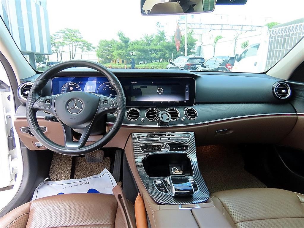 벤츠 E 클래스 E-클래스 W213 E300 4MATIC 아방가르드 이미지 7