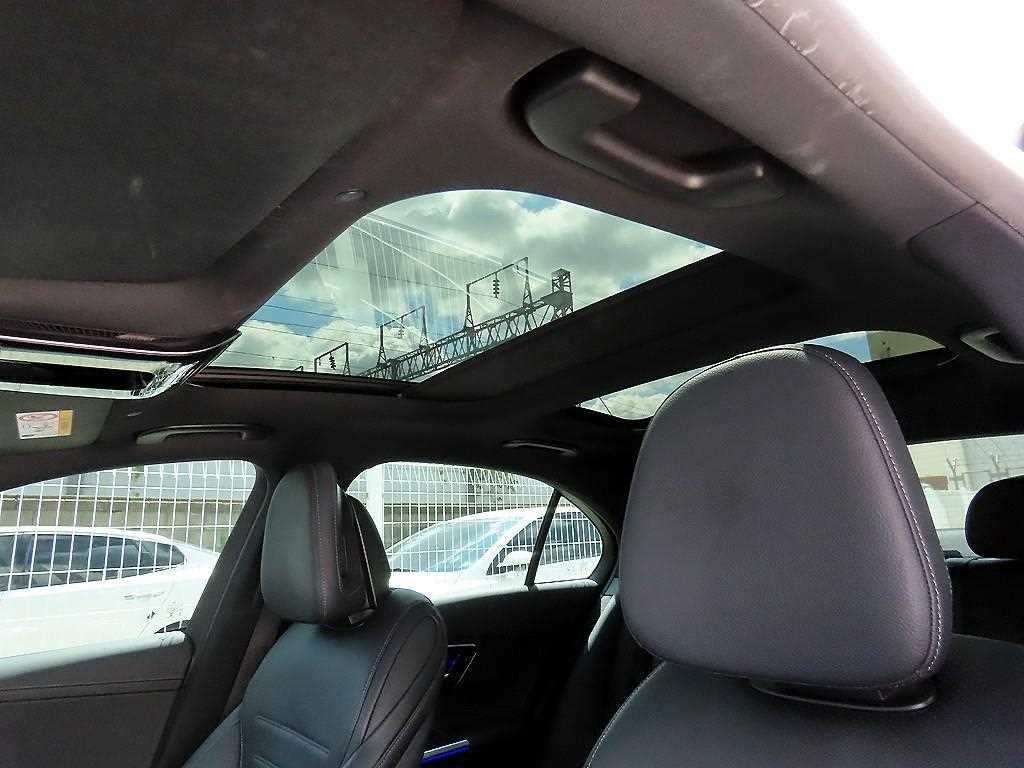벤츠 C 클래스 C클래스 W206 C300 AMG 라인 이미지 17