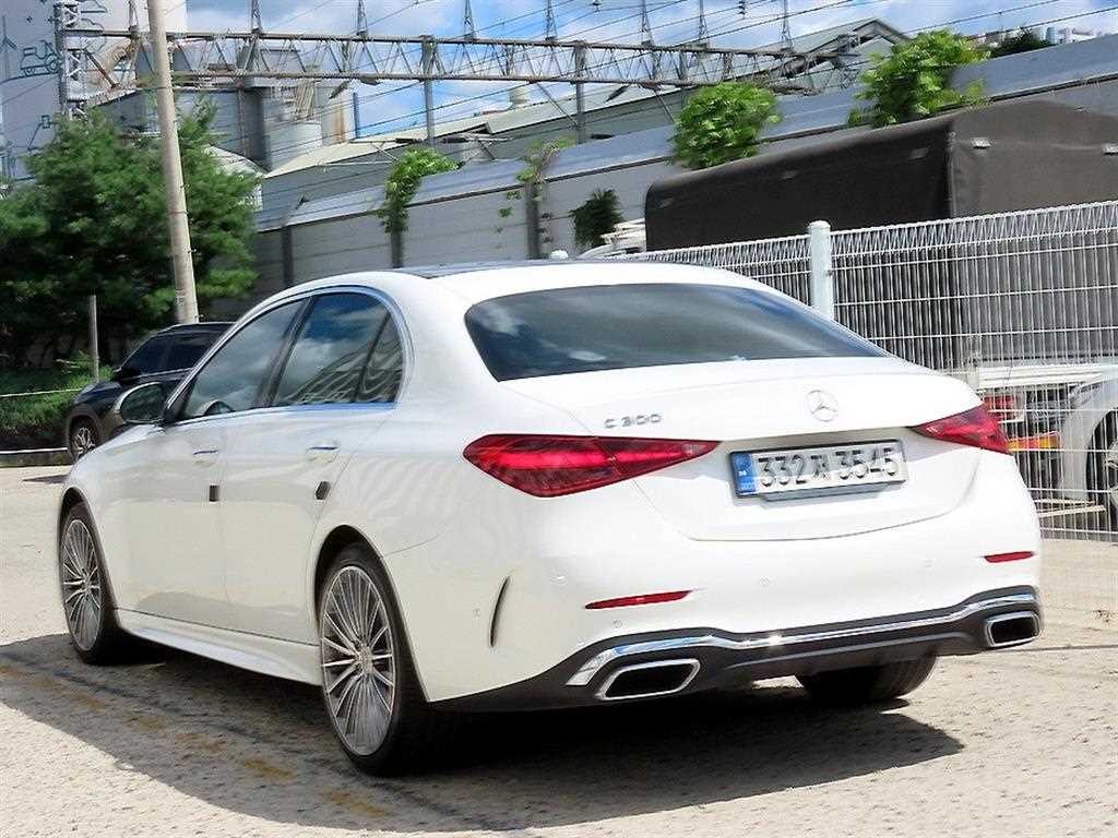 벤츠 C 클래스 C클래스 W206 C300 AMG 라인 이미지 3