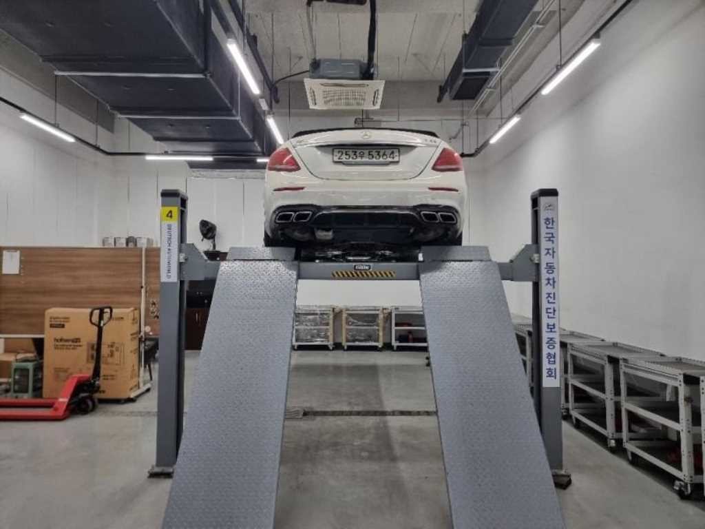 벤츠 E 클래스 E-클래스 W213 E63 AMG 4MATIC+ 이미지 2