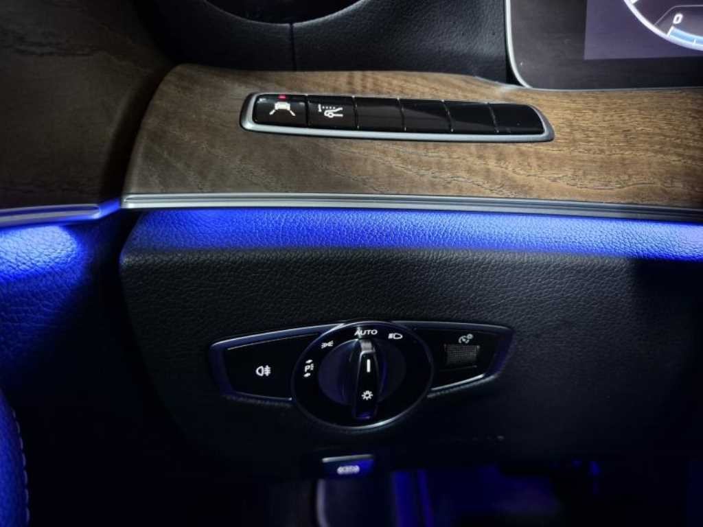 벤츠 E 클래스 E-클래스 W213 E300 4MATIC 익스클루시브 이미지 18